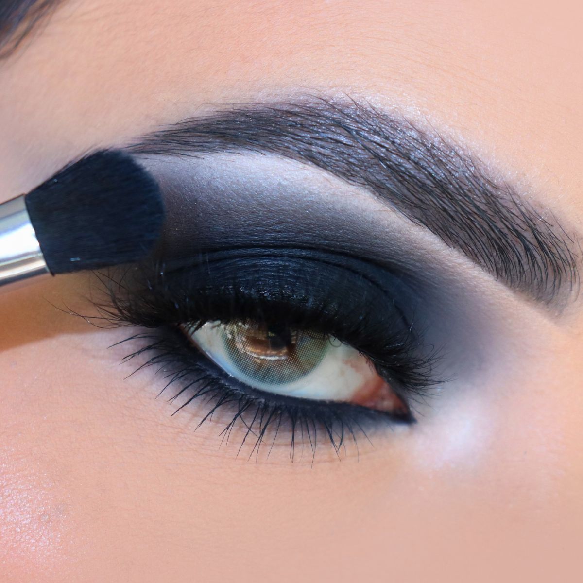 SMOKEY EYE