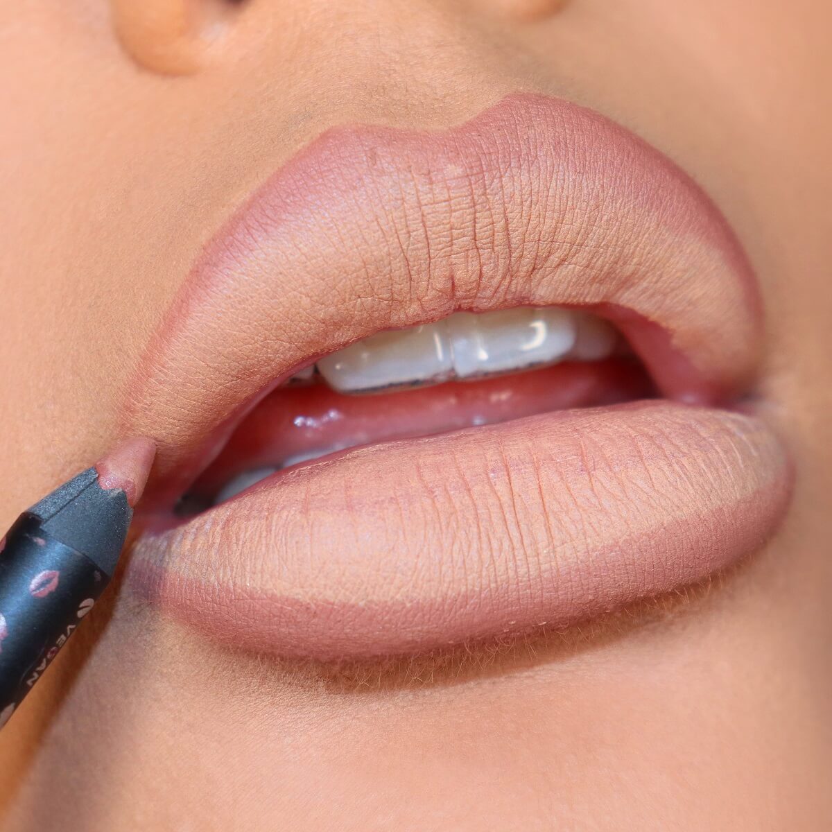 OVERLINE WITH A LIP PENCIL
